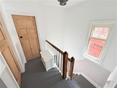 FIRST FLOOR LANDING